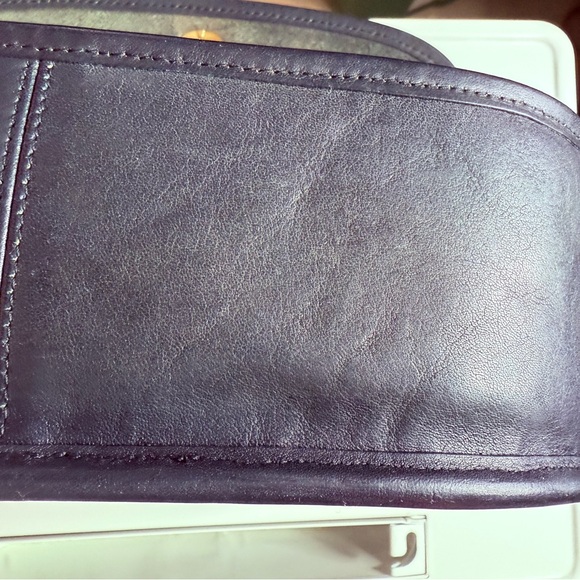 Vintage Coach Glove Tan Leather Crossbody Bag | NYC Made | Classic Turnlock - Picture 7 of 16